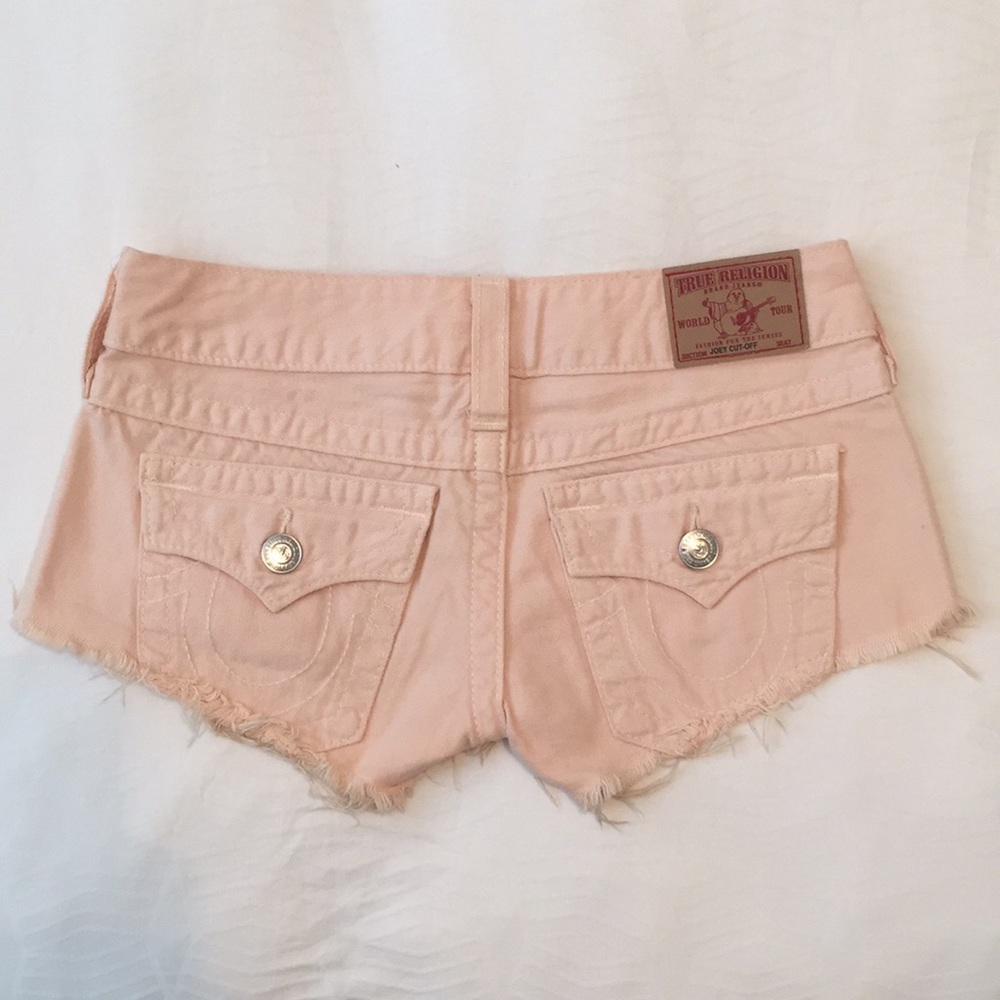 True Religion. Joey cut off short. Size 25. EUC